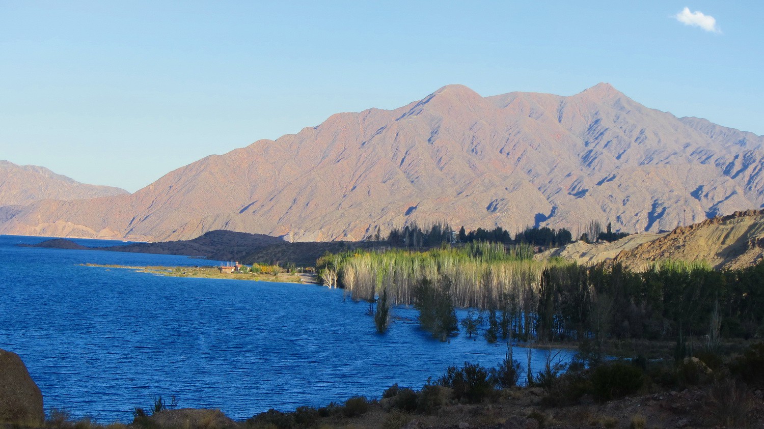 Lake on the way to Mendoza